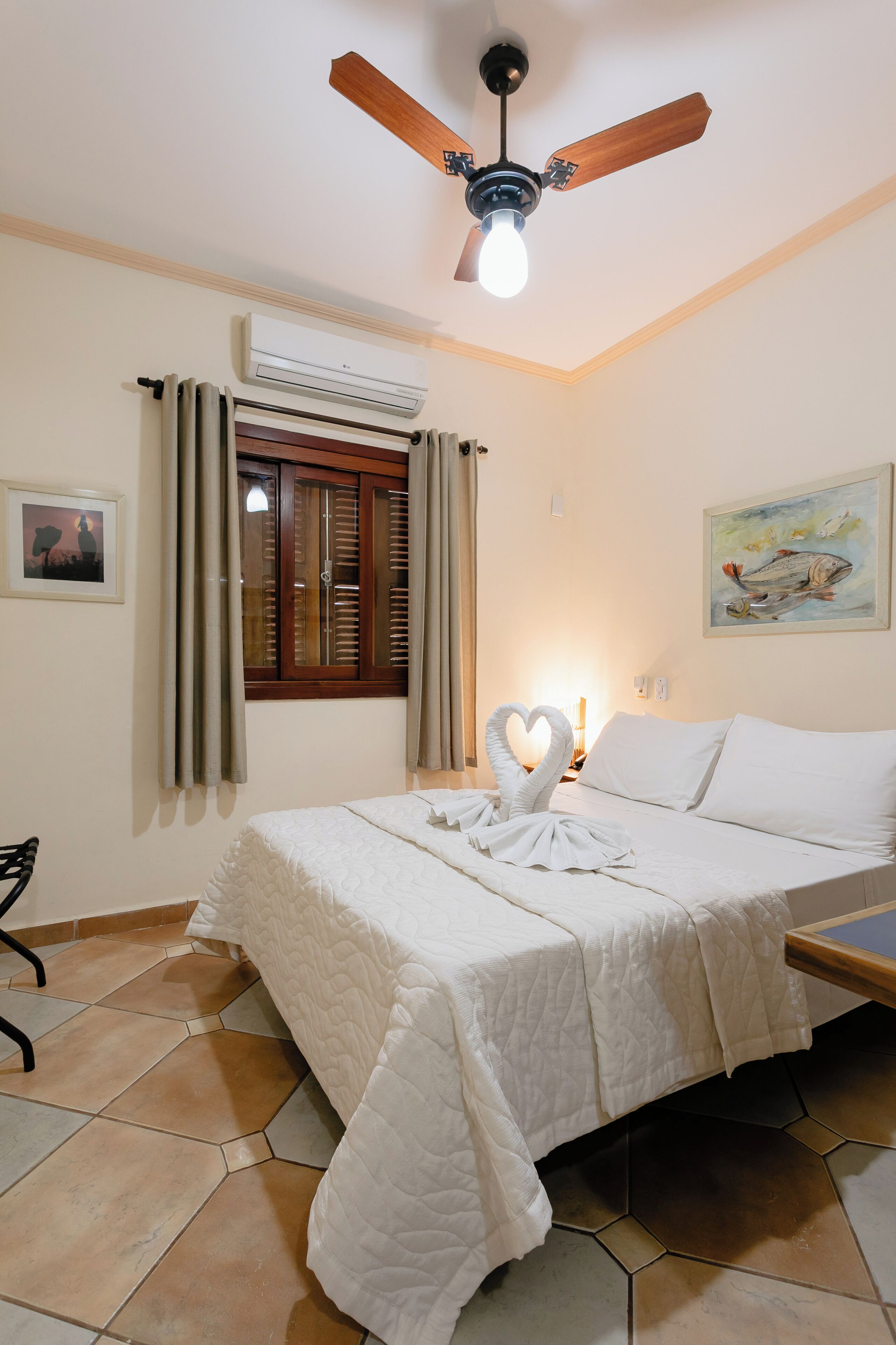 Standard-Doppelzimmer | Minibar, Zimmersafe, kostenloses WLAN, Bettwäsche