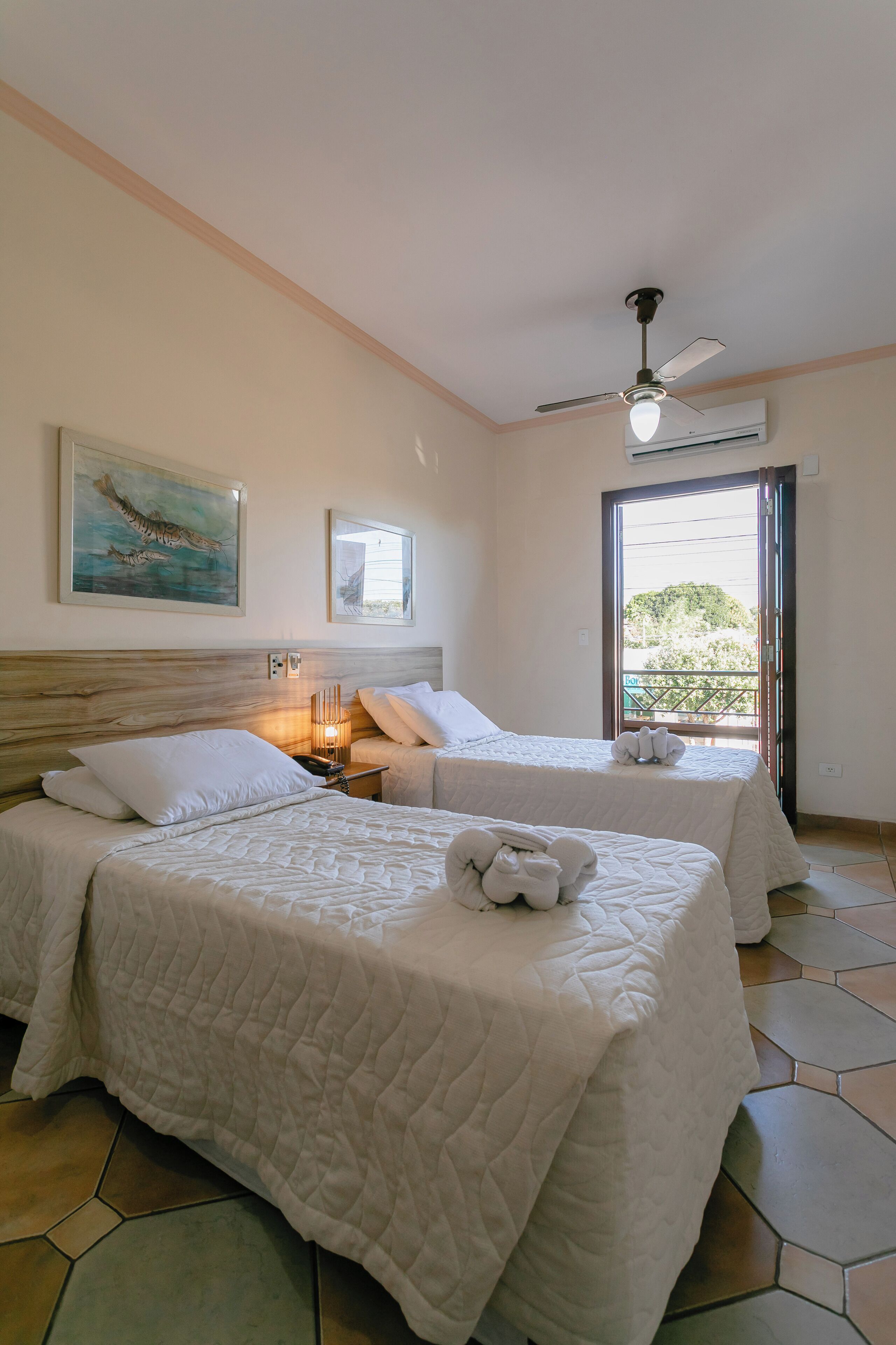 Deluxe-Doppelzimmer | Minibar, Zimmersafe, kostenloses WLAN, Bettwäsche