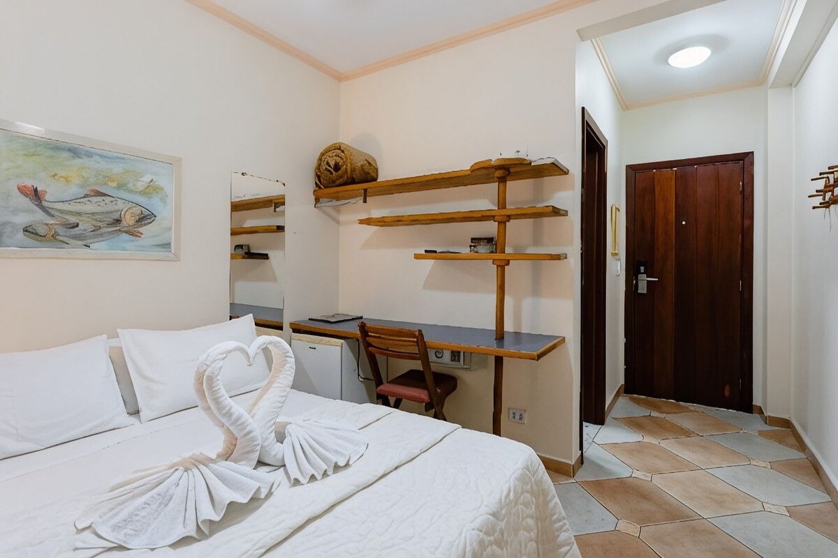 Minibar, in-room safe, WiFi (free), bed sheets