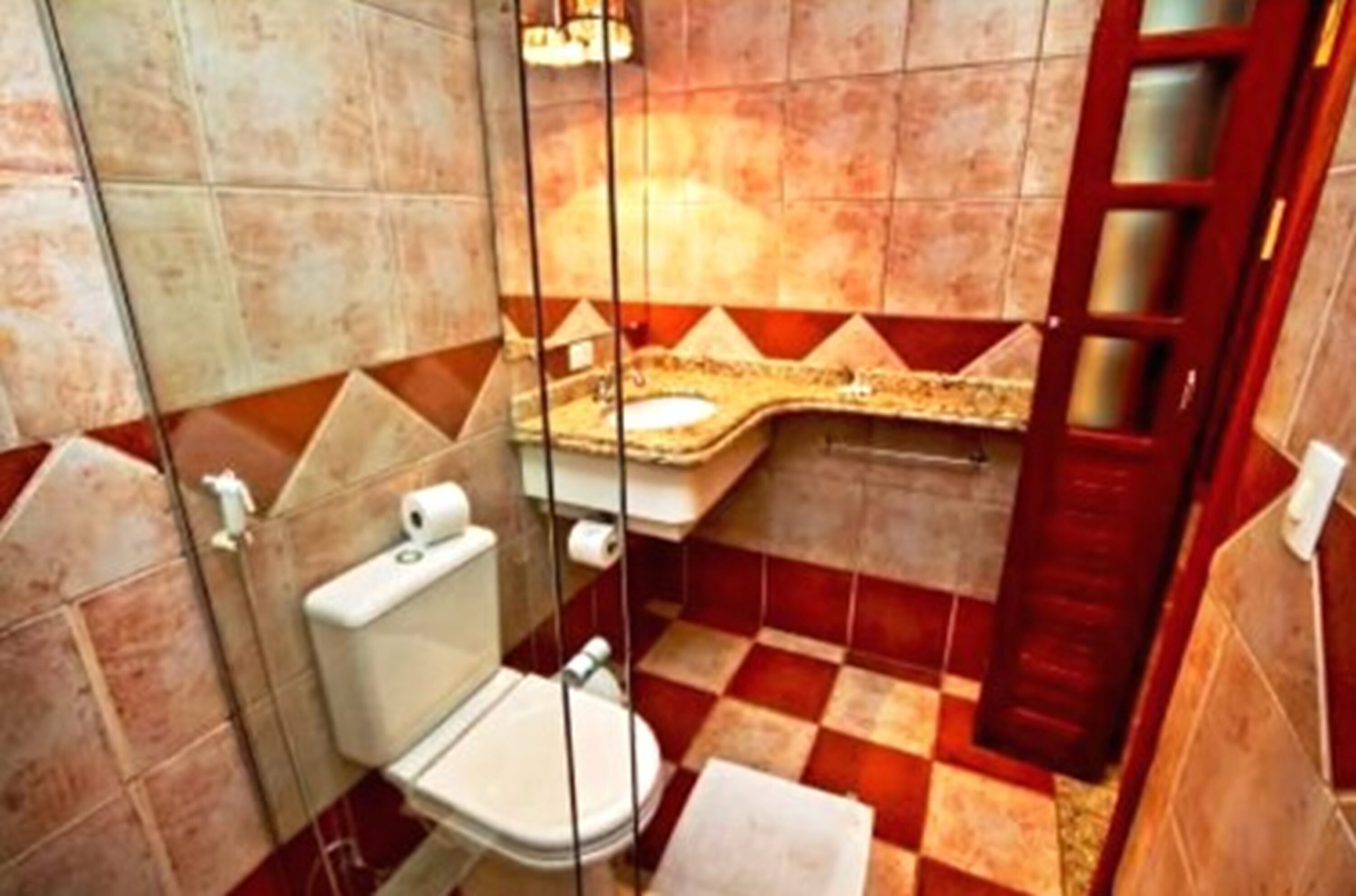 浴室 | 淋浴设施、免费洗浴用品、吹风机、毛巾