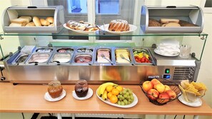 Buffet - U Dvou Zlatych Klicu (Prague)