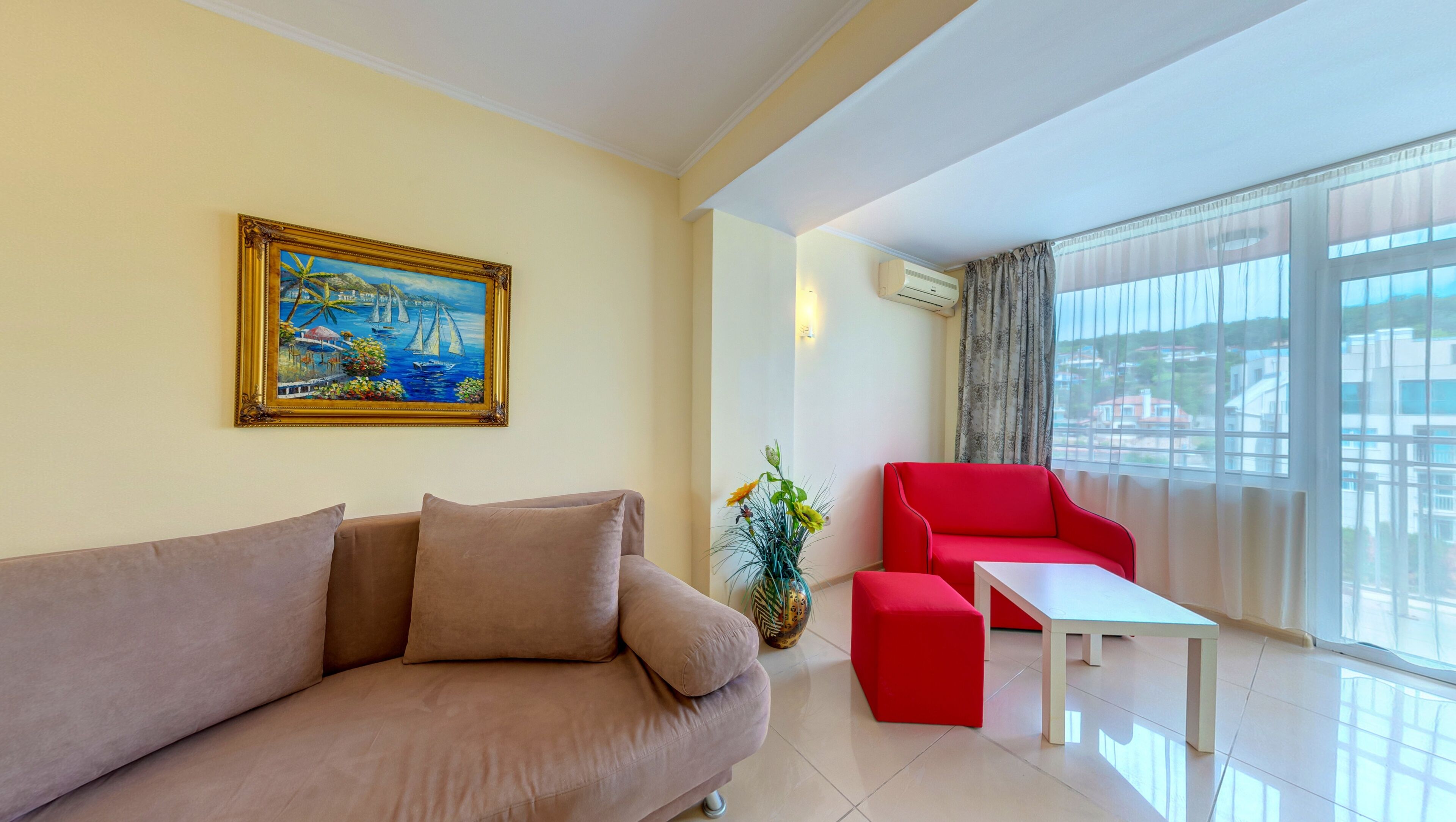 Minibar, free cots/infant beds