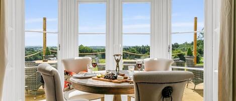 Petit déjeuner complet servi tous les jours en supplément