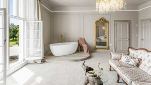 Honeymoon Suite, Balcony (Four Poster Bed) | Hypo-allergenic bedding available, WiFi (free), individually decorated - Welbeck Manor (Plymouth)
