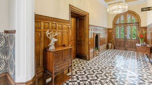 Interior entrance - Welbeck Manor (Plymouth)