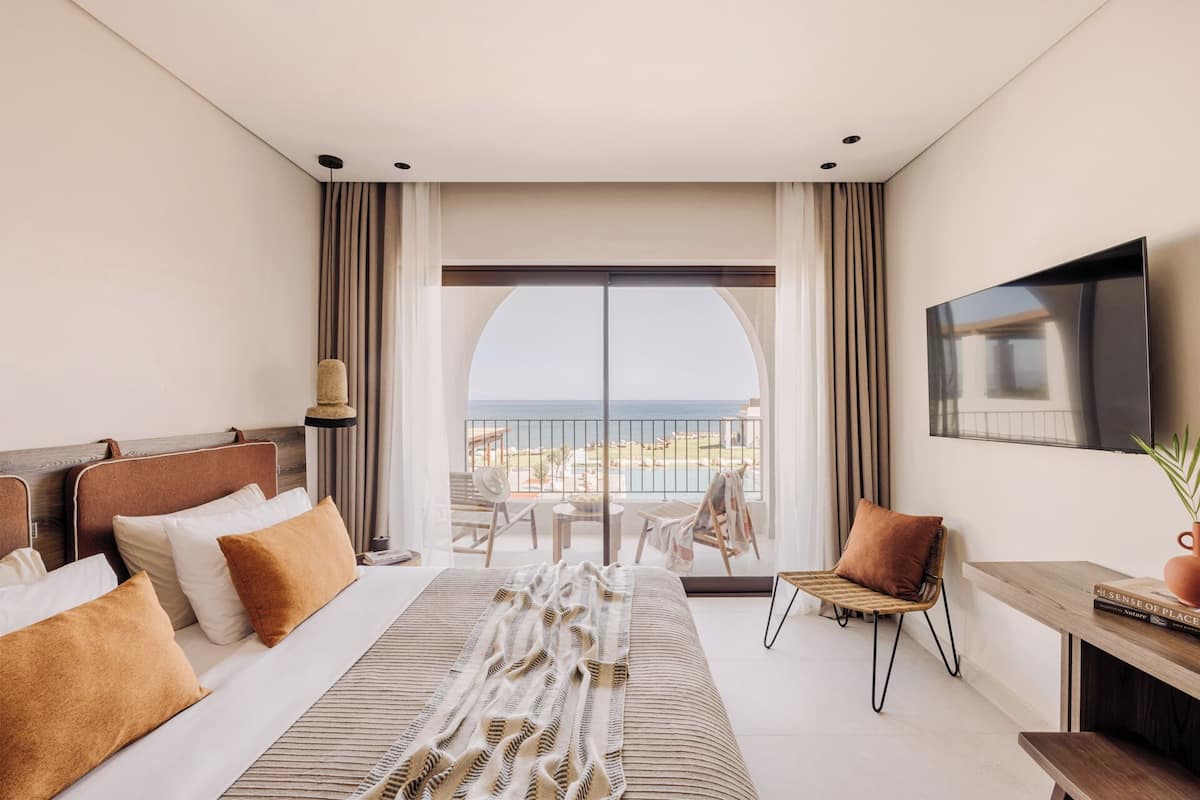 Quarto casal superior, vista para o mar | Roupas de cama premium, cofres nos quartos