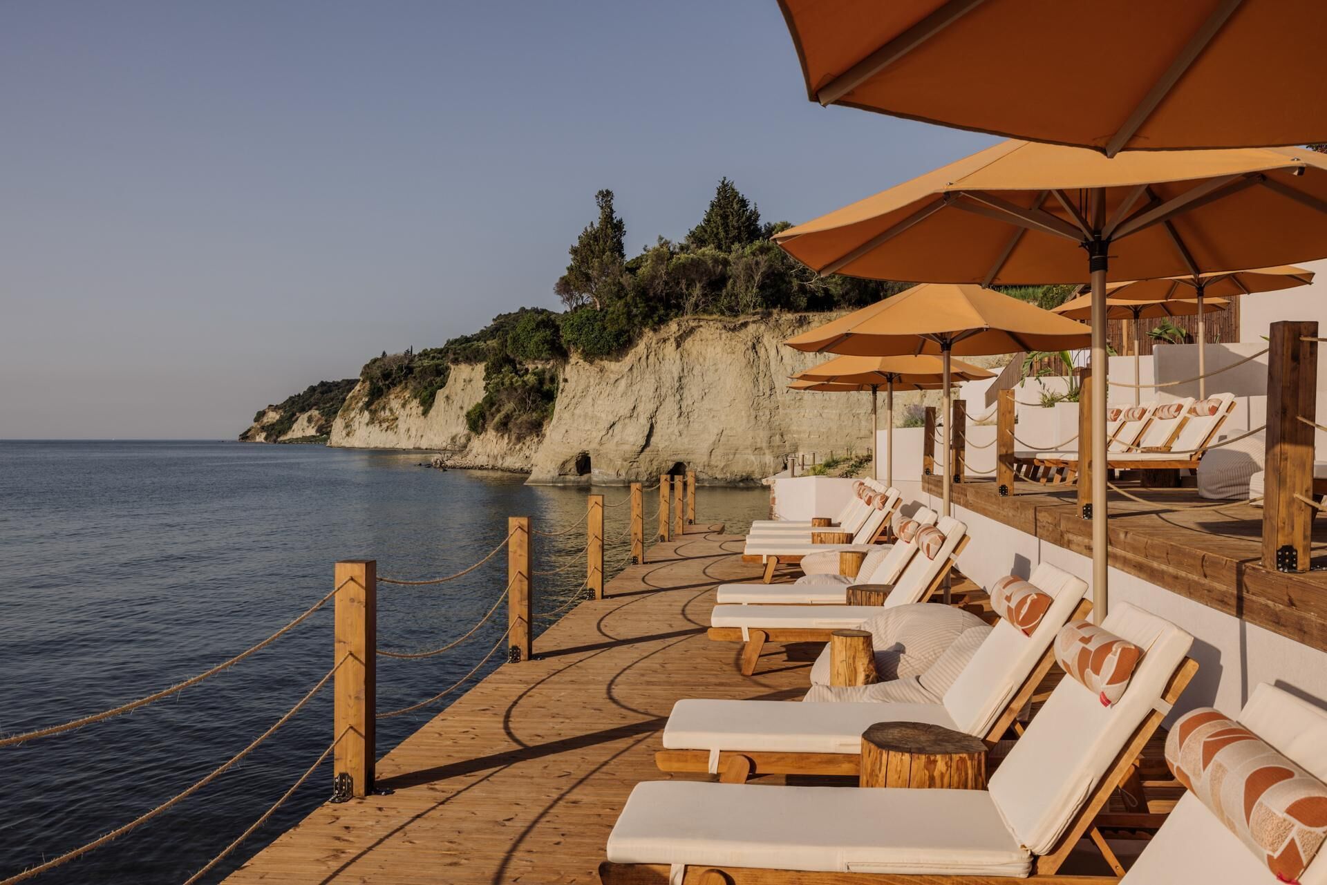 Ubicación a pie de playa, tumbonas, sombrillas y toallas de playa