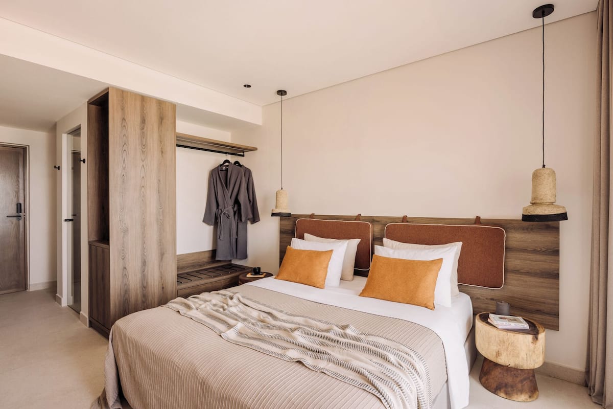Superior Double Room, Sea View | Premium bedding, in-room safe, iron/ironing board, free WiFi