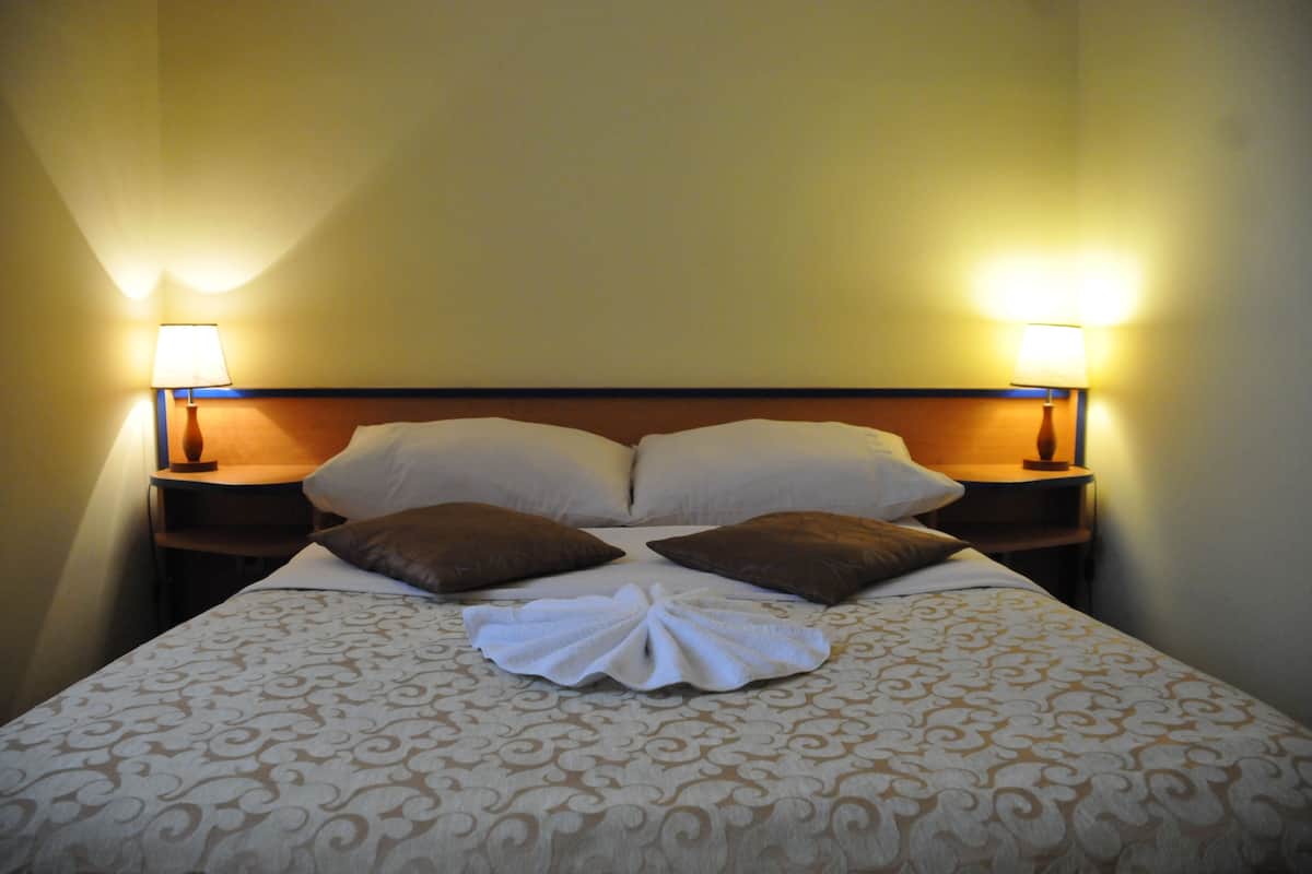 Comfort Double Room, 1 Bedroom, Garden View | Egyptian cotton sheets, premium bedding, minibar, in-room safe