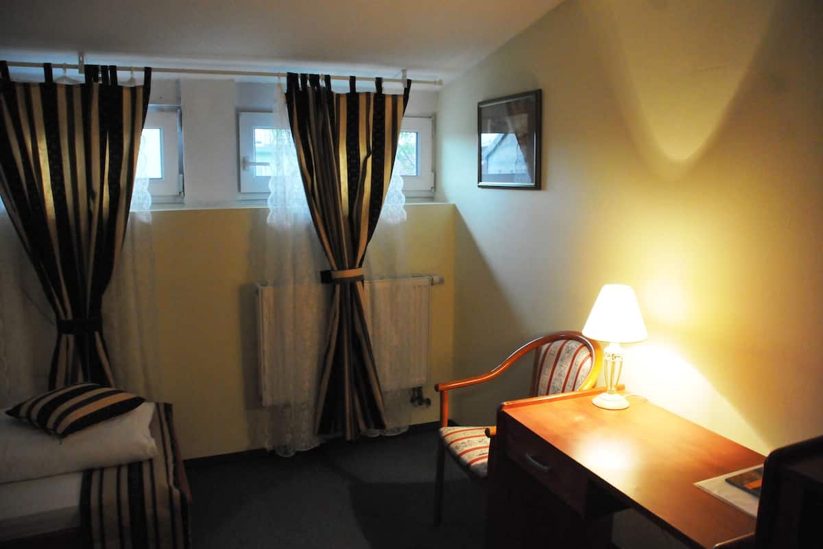 Egyptian cotton sheets, premium bedding, minibar, in-room safe