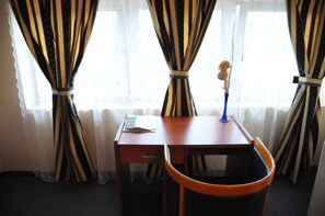 Standard Twin Room, 1 Bedroom | Room amenity