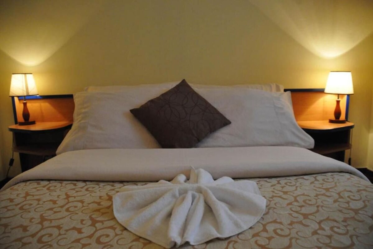 エジプト綿のシーツ、高級寝具、ミニバー、セーフティボックス (室内)