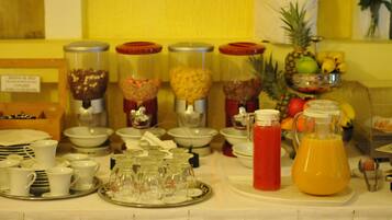 بوفيه فطور يوميًا بتكلفة قدرها (55 EUR للشخص)