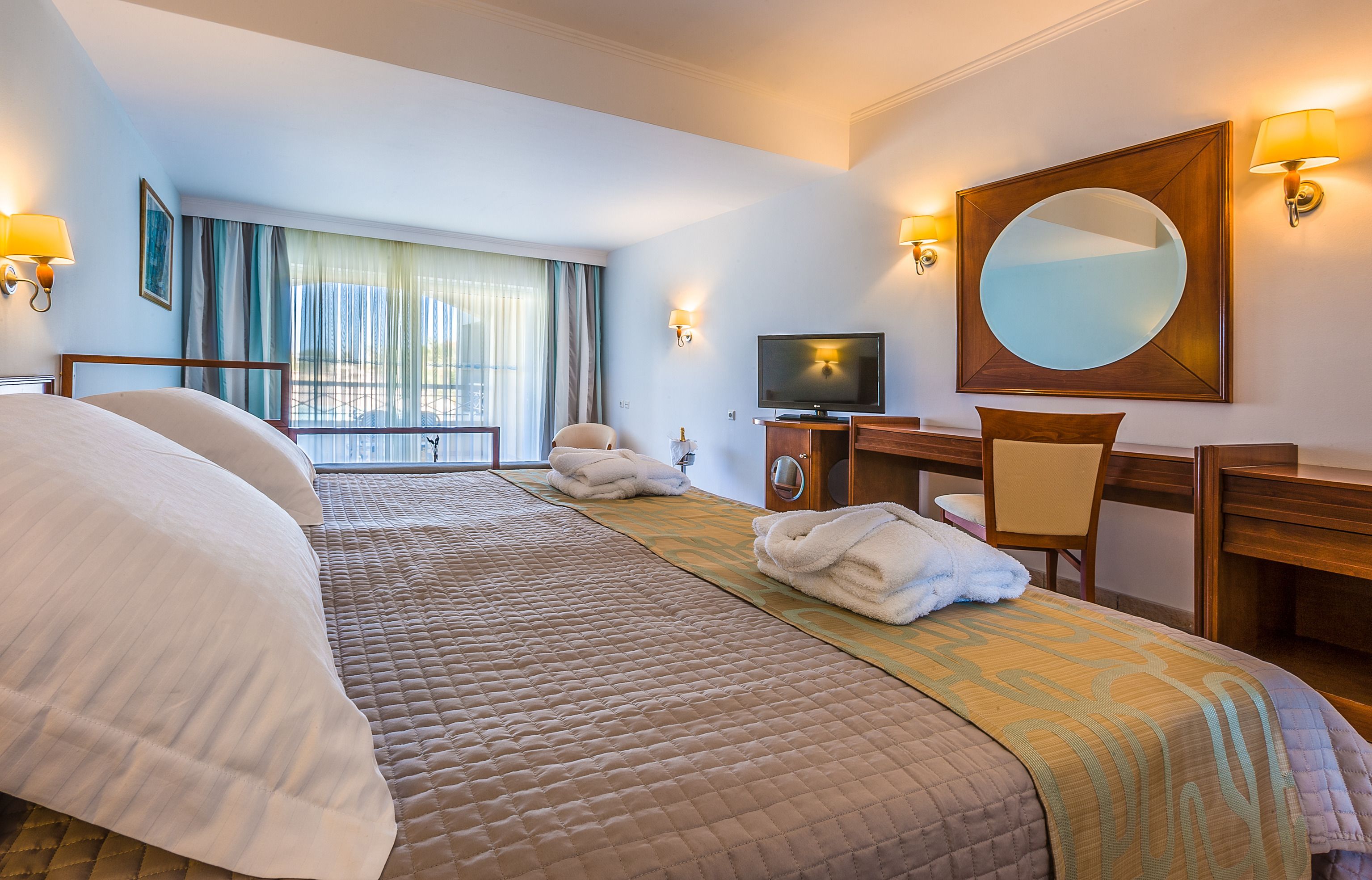 Photo - Kipriotis Maris Suites