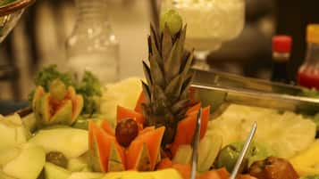 Café da manhã com buffet grátis todos os dias