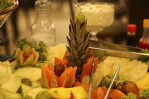 Sudah termasuk sarapan prasmanan setiap hari