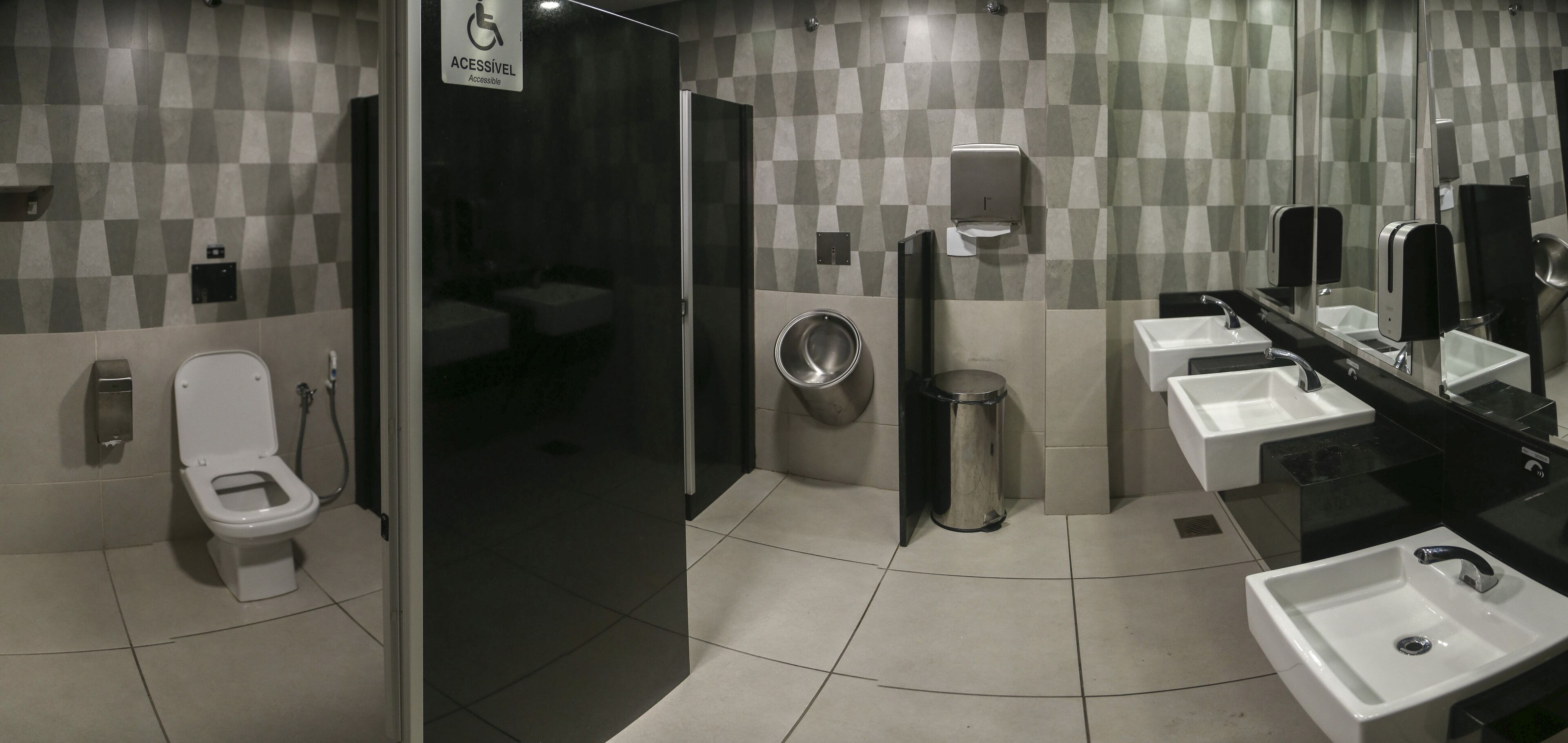 shower, free toiletries, towels