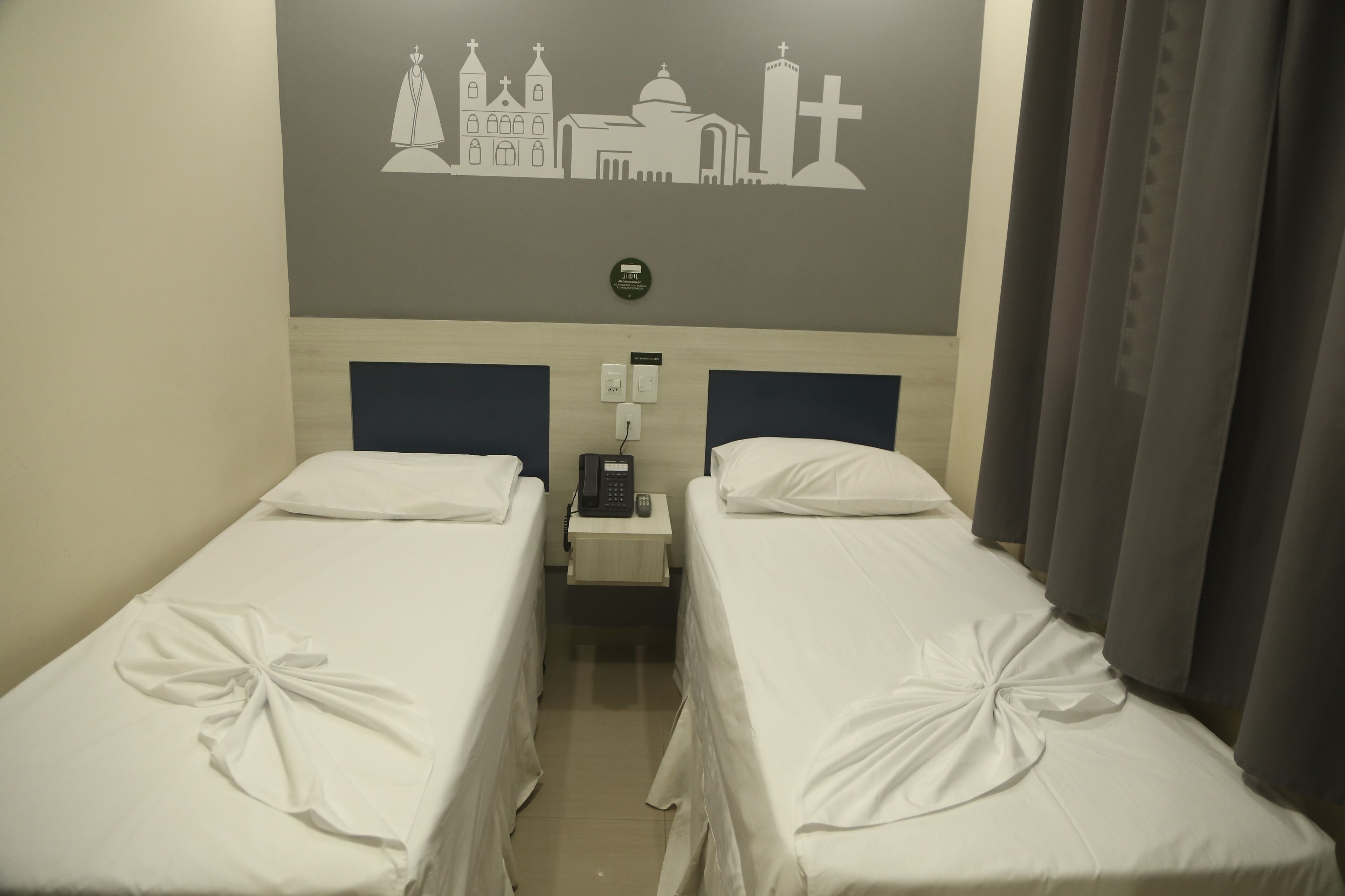 executive twin room, 2 single beds | minibar, iron/ironing board, free wifi, bed sheets