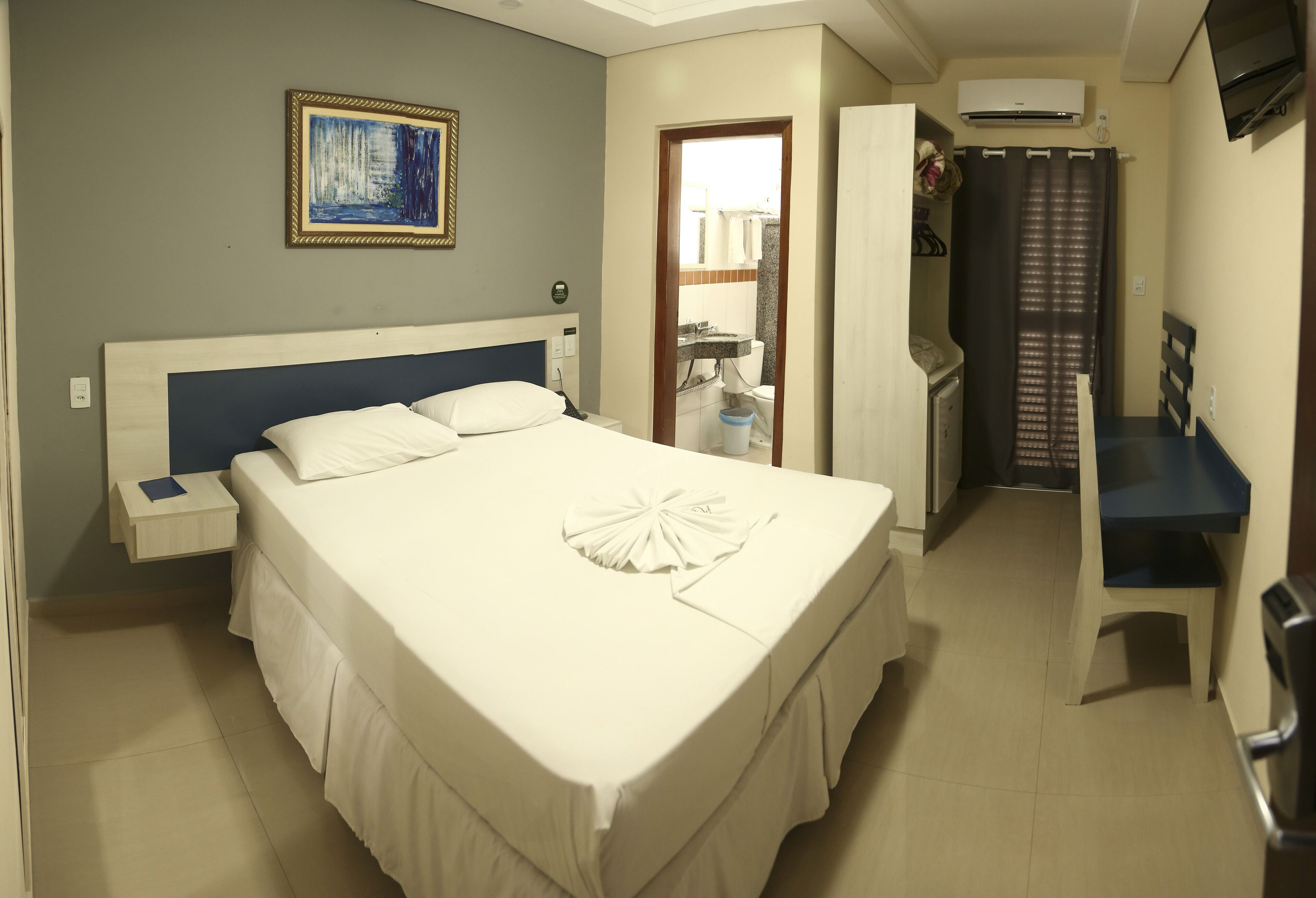Executive Double Room | Minibar, iron/ironing board, free WiFi, bed sheets