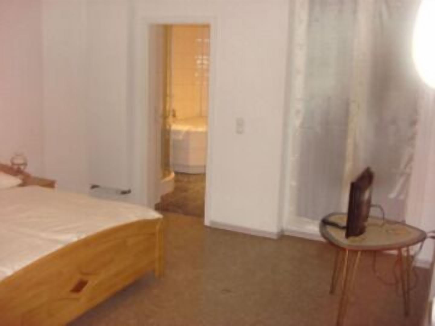 classic single room | desk, free wifi, bed sheets