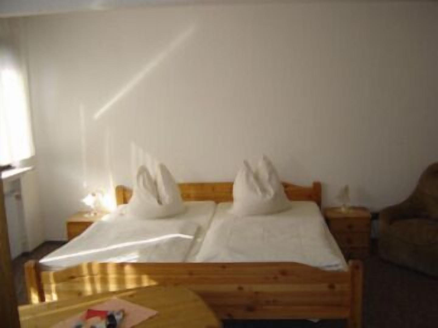 classic single room | desk, free wifi, bed sheets