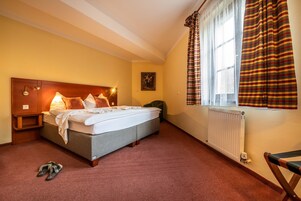 Exclusive Double Room | In-room safe, iron/ironing board, free WiFi, bed sheets