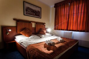 Family Suite | In-room safe, iron/ironing board, free WiFi, bed sheets