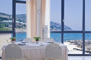Lunch, dinner served; Regional cuisine, sea views