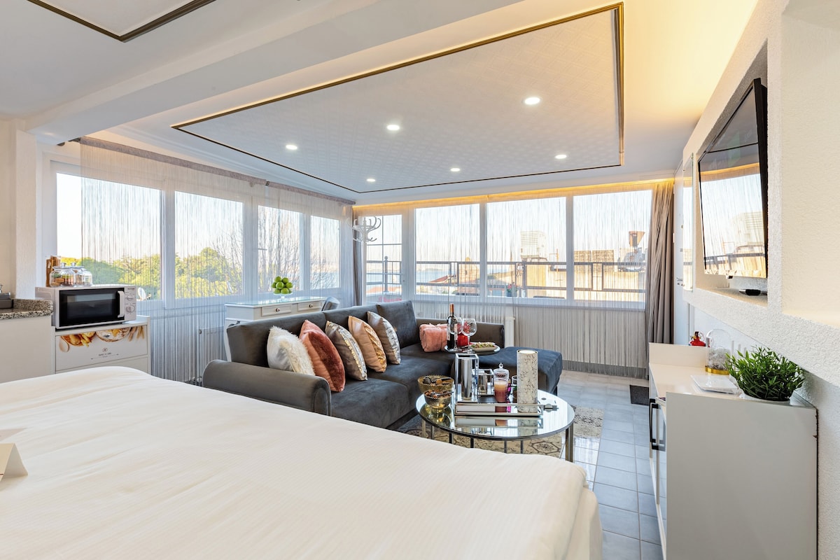 Honeymoon Penthouse, 1 Queen Bed with Sofa bed, Non Smoking, Sea View | Minibar, in-room safe, blackout drapes, iron/ironing board (on request)