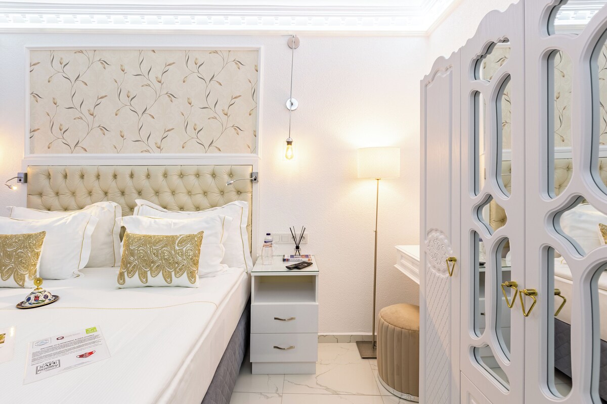 Grand Apartment, 2 Bedrooms | Minibar, in-room safe, blackout curtains