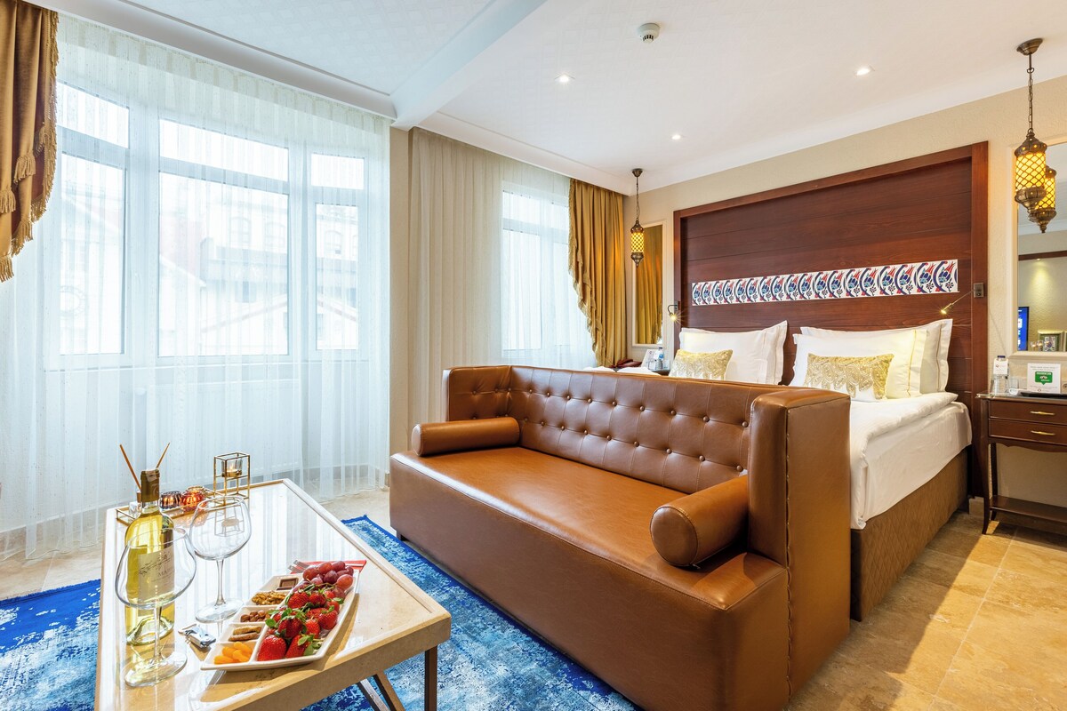 Süperior Double Room with Private Hammam | Minibar, in-room safe, blackout curtains