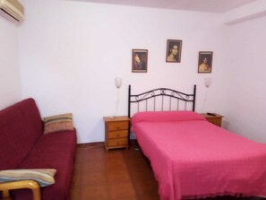Double Room | In-room safe, soundproofing, cribs/infant beds, rollaway beds - Alcázar (Córdoba)