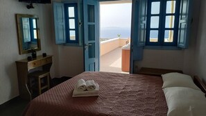 Studio, Jetted Tub | Individually furnished, desk, soundproofing, free WiFi - Panorama Oia (Santorini)