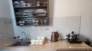 Studio, Jetted Tub (3 Persons) | Private kitchen