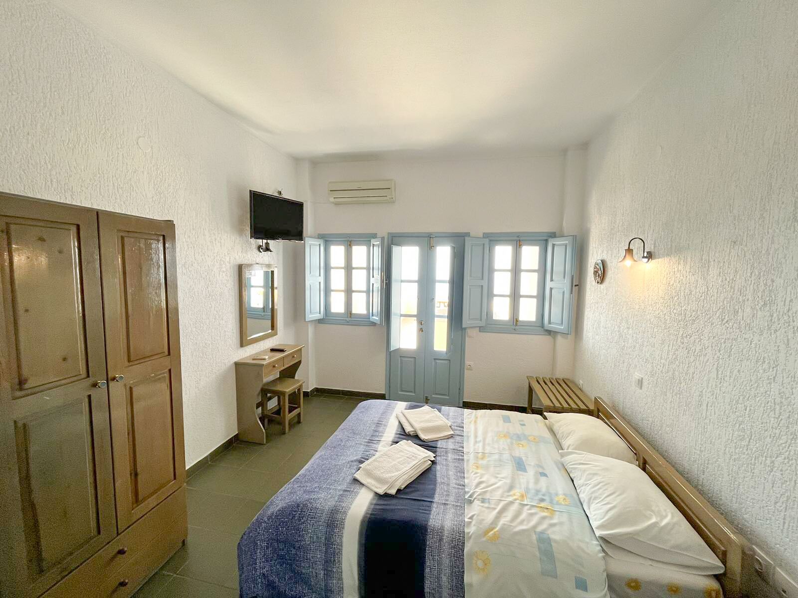 Individually furnished, desk, soundproofing, free WiFi