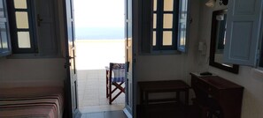 Individuell eingerichtet, Schreibtisch, schallisolierte Zimmer