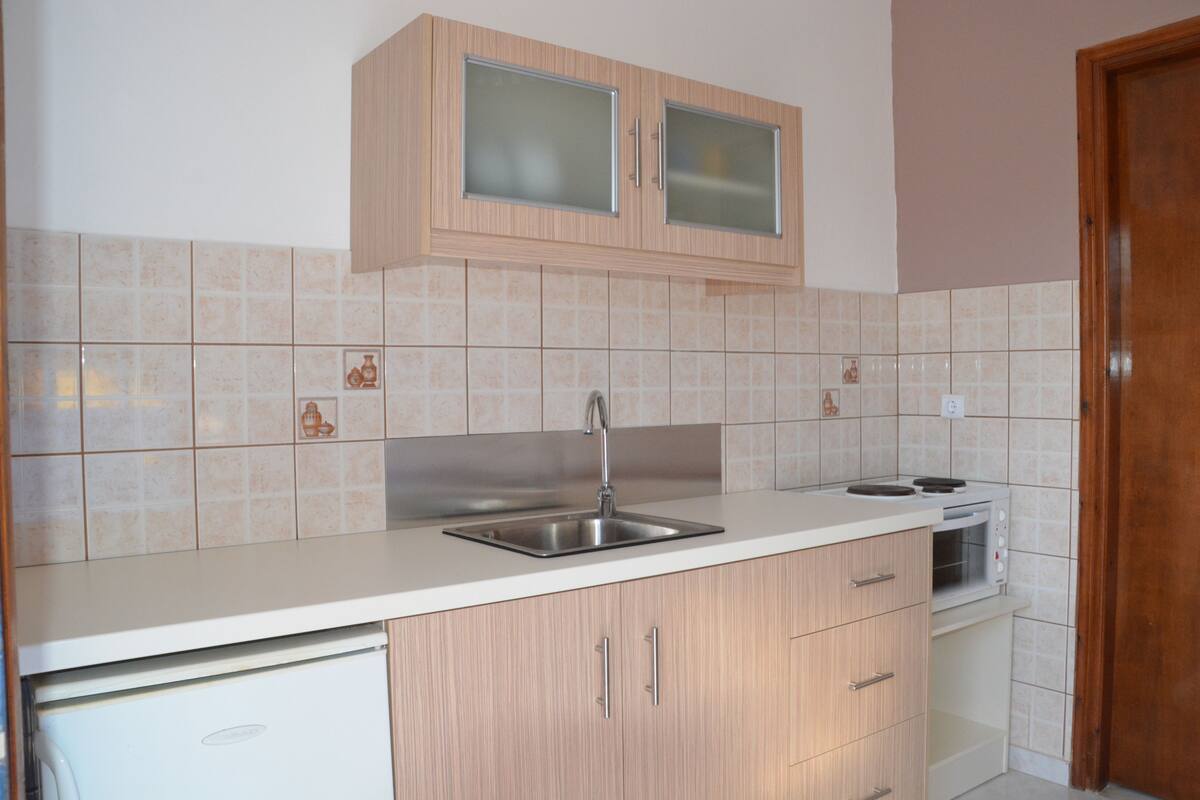 standard apartment, 1 bedroom | private kitchenette | stovetop, electric kettle