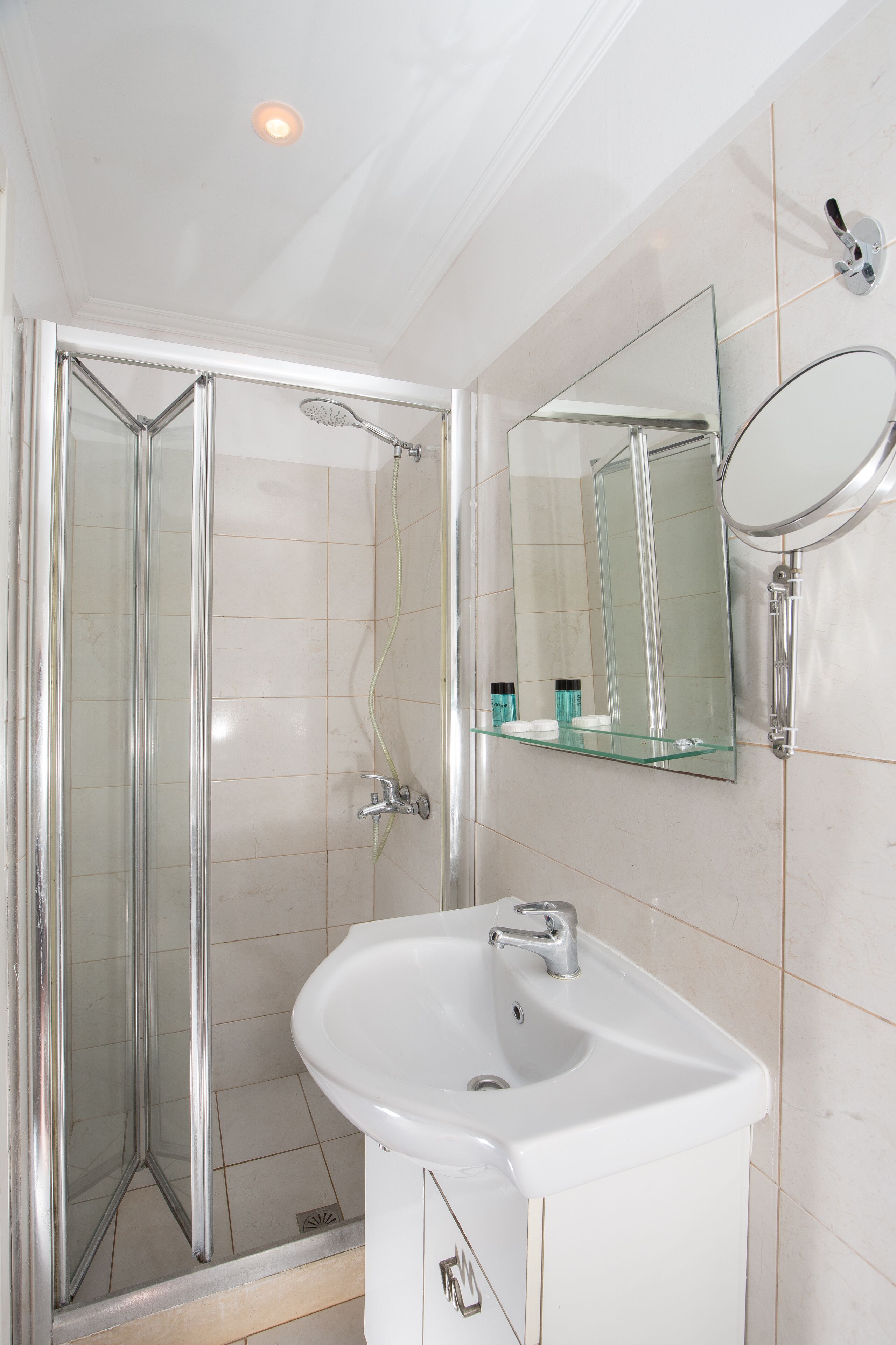 family apartment, 2 bedrooms | bathroom | shower, rainfall showerhead, hair dryer