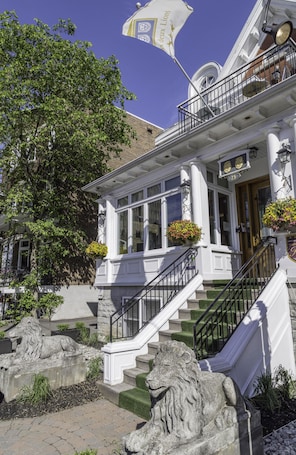 Fachada de la propiedad