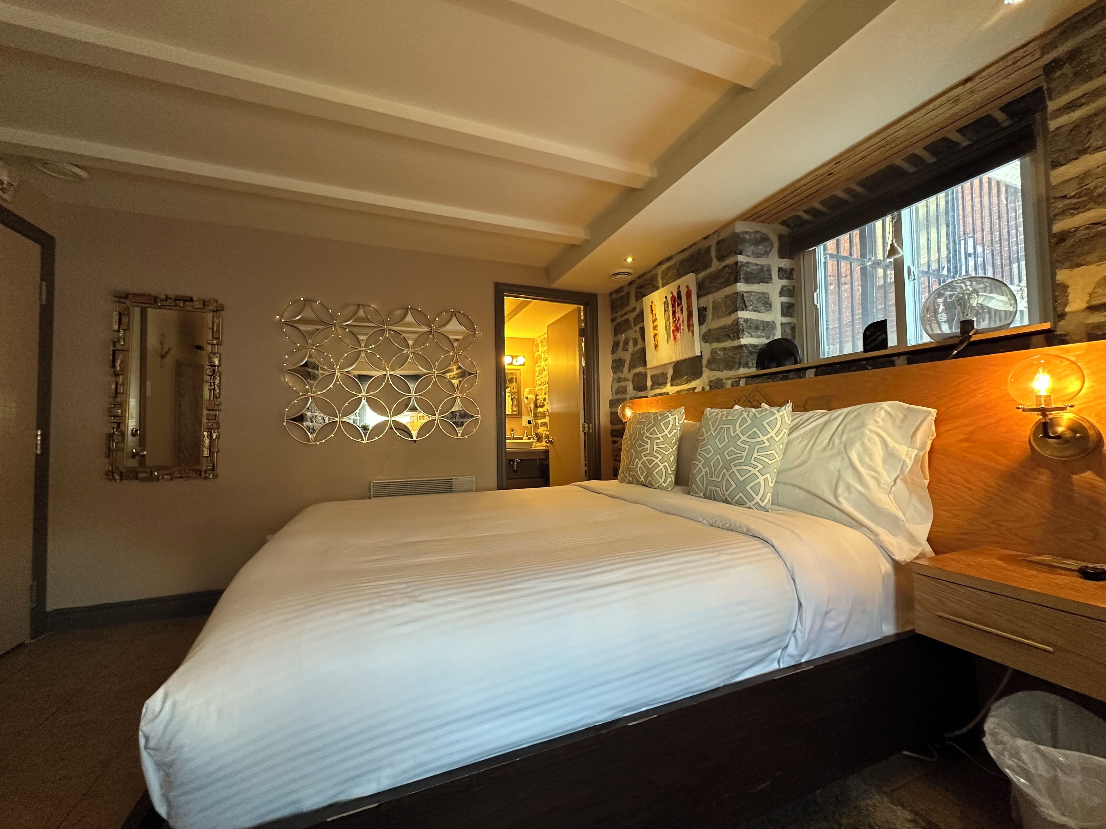 高级房, 无烟房 | 高档床上用品、羽绒被、特色装修、特色家居