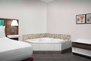 Suite, 1 King Bed, Non Smoking | Bathroom | Hair dryer, towels, soap, shampoo