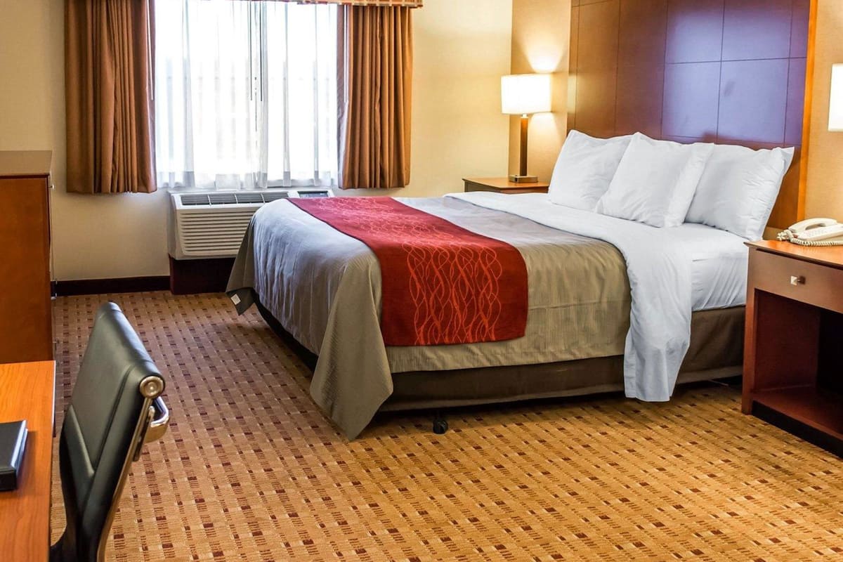 In-room safe, desk, iron/ironing board, free WiFi