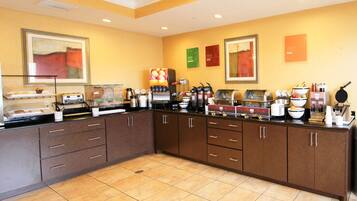 Petit déjeuner complet compris tous les jours