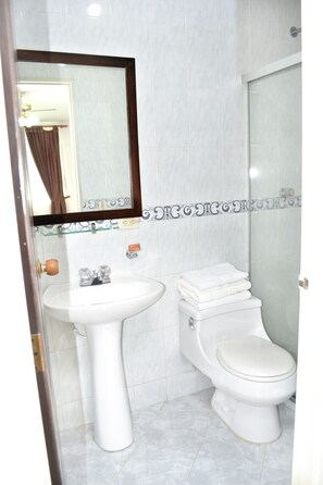 Triple Room | Bathroom | Towels