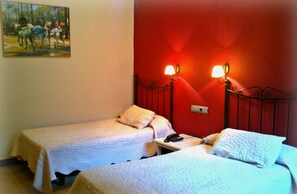 Premium bedding, in-room safe, individually decorated - Hotel Al Andalus Jerez (Jerez de la Frontera)