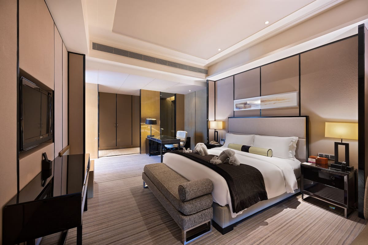 Doppia Luxury | 1 camera, copriletto in piuma, una cassaforte in camera, una scrivania