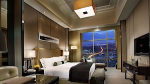 A modern hotel room with a large bed, a desk, a sofa, and a TV. - Mels Weldon Dongguan Humen (Dongguan)
