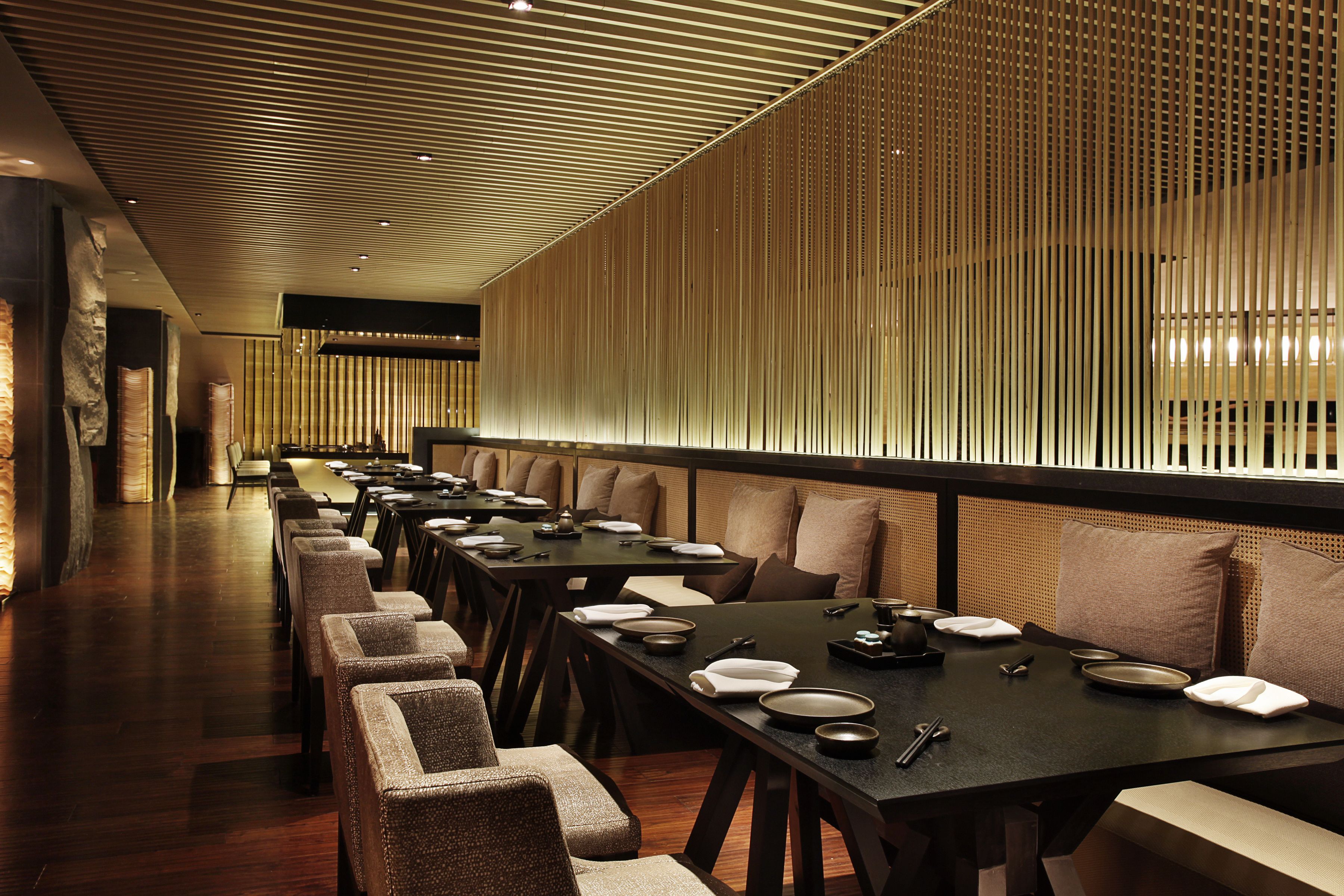 2 restaurants, breakfast, lunch, dinner served; chinese cuisine