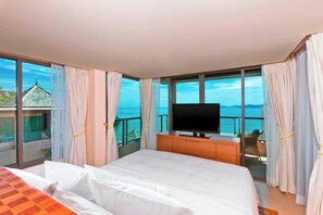 ห้องลักซ์ชัวรี่สวีท, 1 ห้องนอน, ริมทะเล (View) | เครื่องนอนระดับพรีเมียม, ผ้านวมขนเป็ด, มินิบาร์, ตู้นิรภัยในห้องพัก