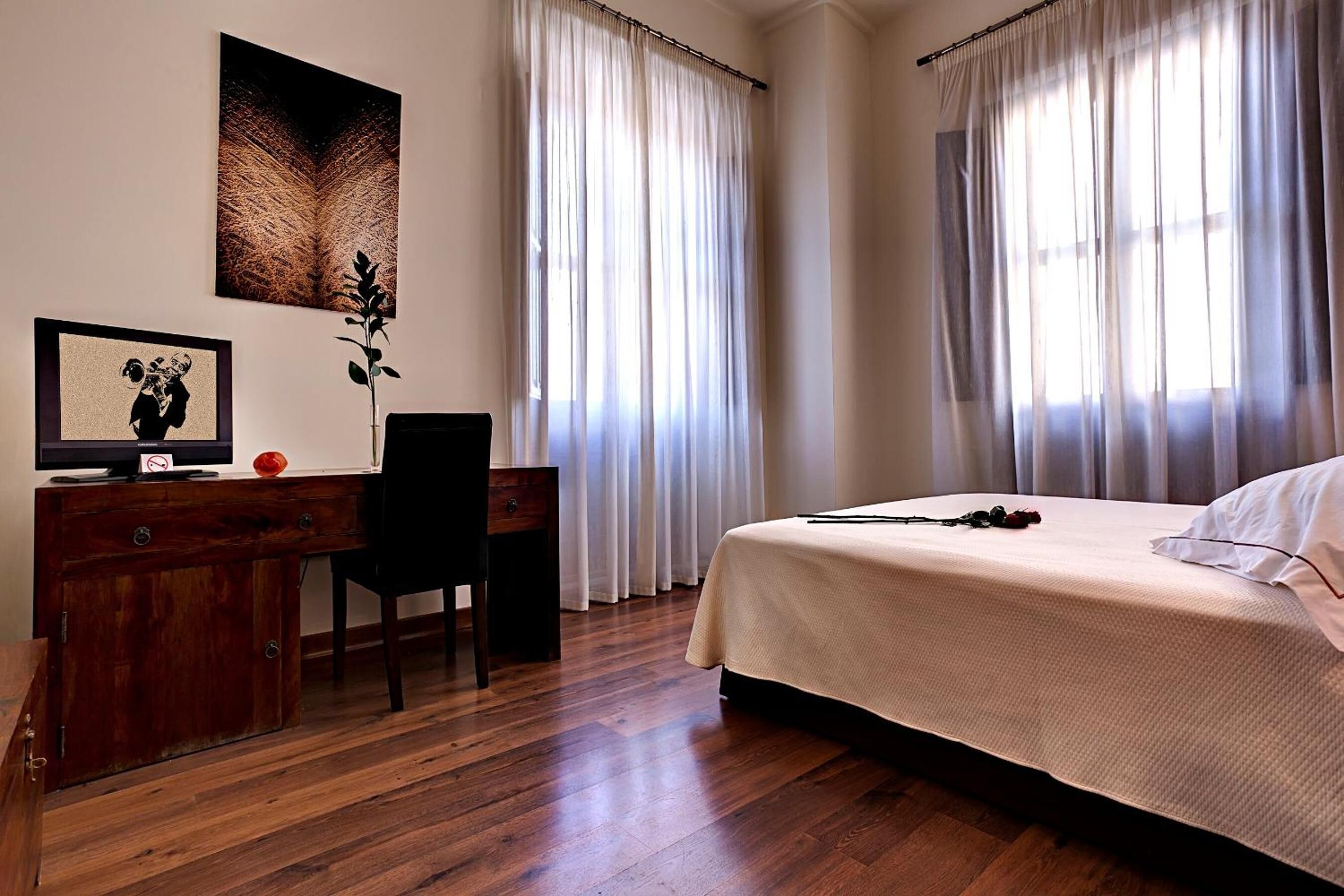 minibar, in-room safe, desk, iron/ironing board